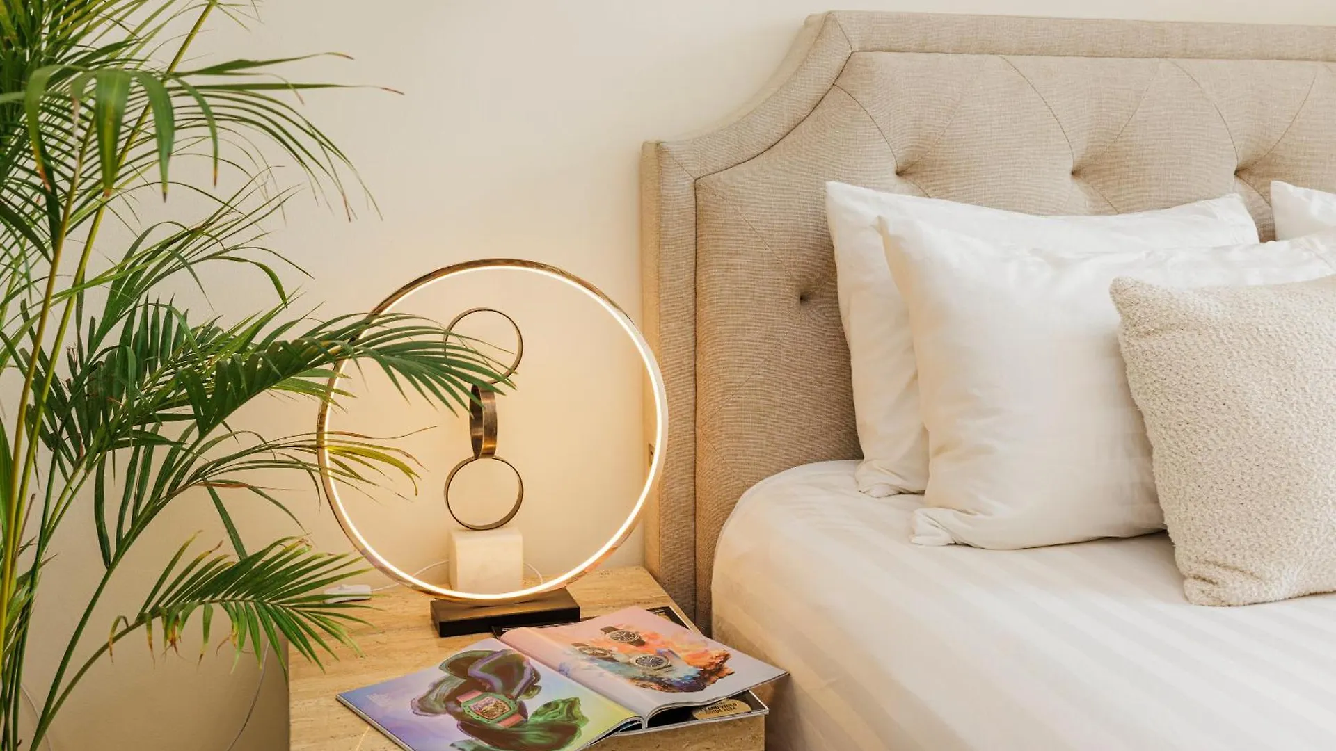 Apartment Sophisticated Studio In The Heart Of Dubai, Walk From Burj