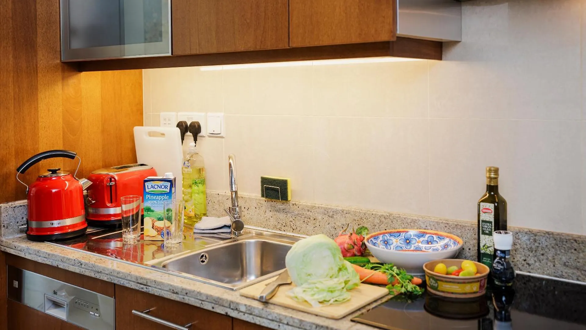 Sophisticated Studio In The Heart Of Dubai, Walk From Burj