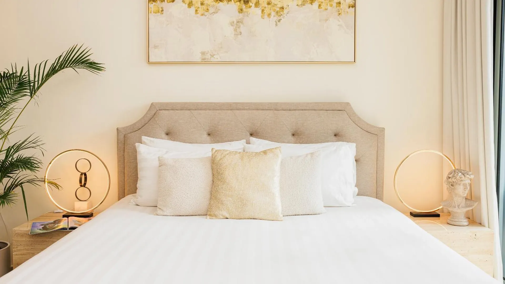 Sophisticated Studio In The Heart Of Dubai, Walk From Burj Dubaj