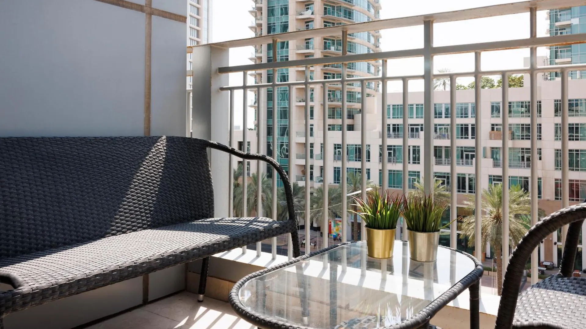 Sophisticated Studio In The Heart Of Dubai, Walk From Burj Apartment